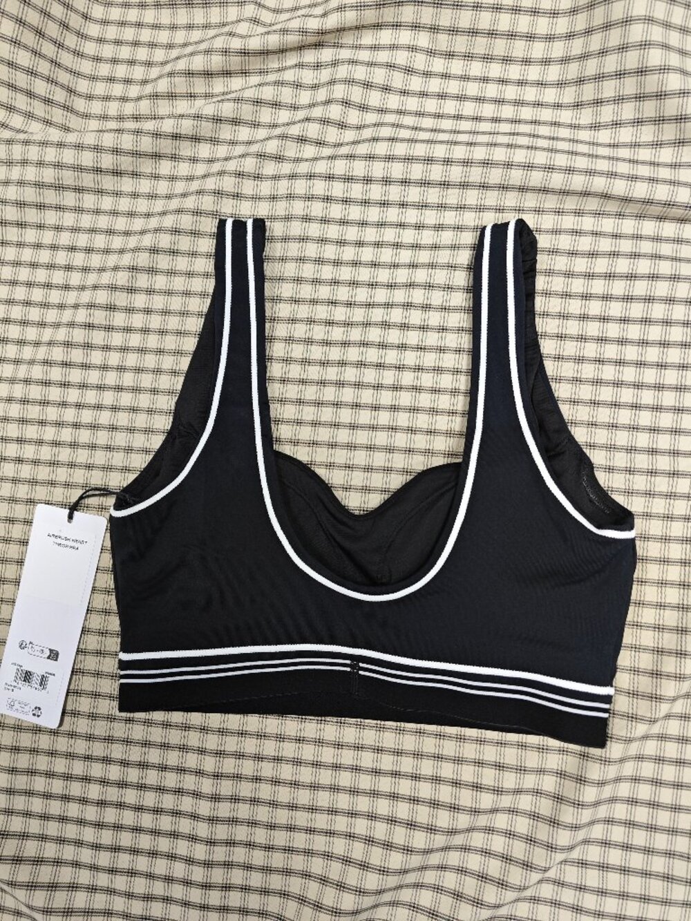 ALO Yoga Airbrush Heart Throb Bra Black/White 🤍🖤 NWT Size S/M - Picture 3 of 7